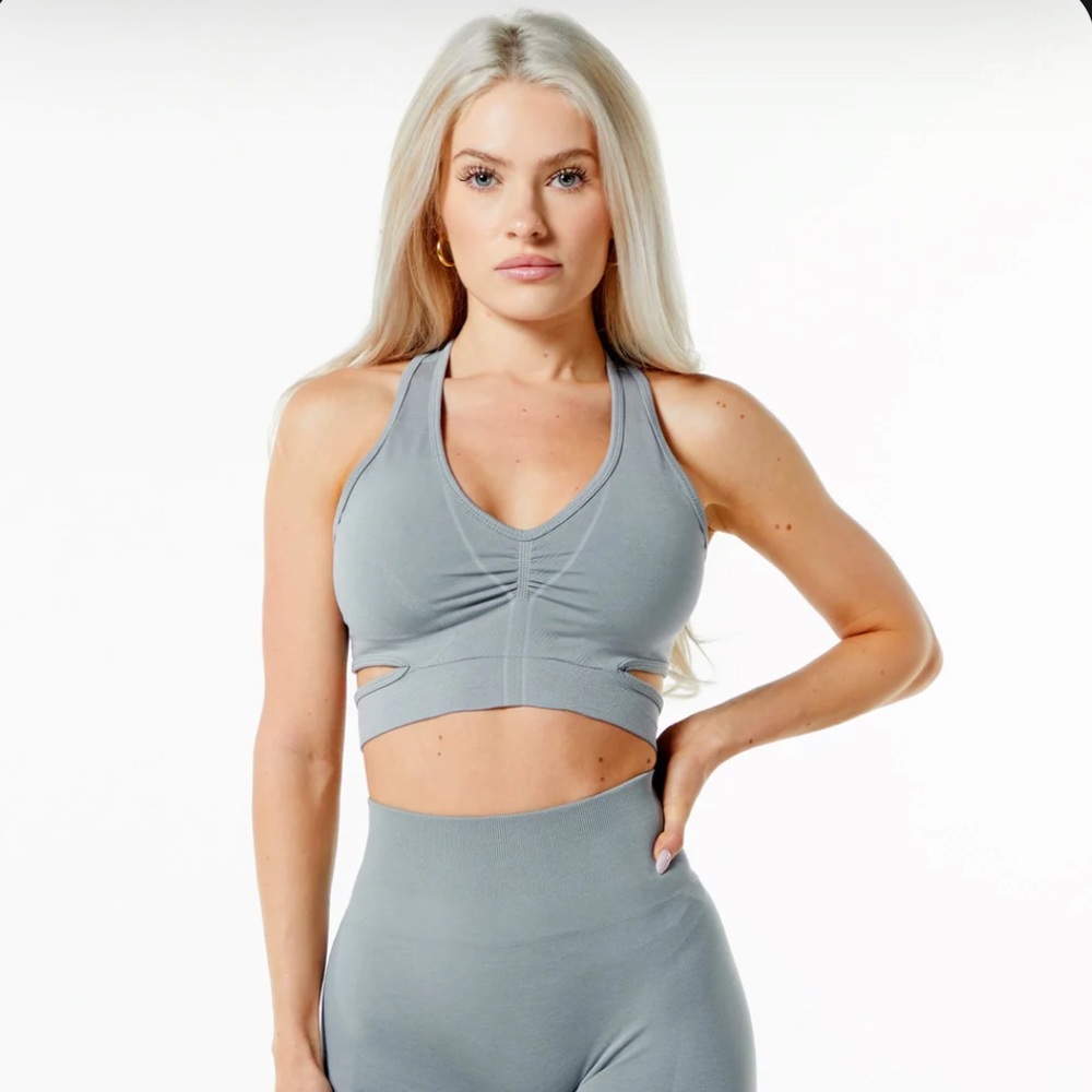 Alphalete Stratus Bra - NWT